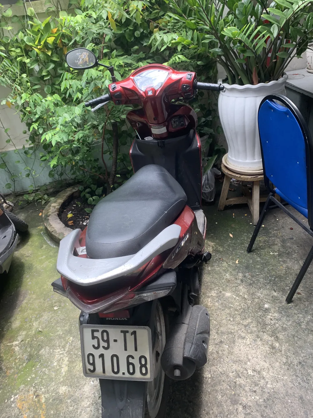 Bị giật dây chuyền, thanh niên tông thẳng vào xe kẻ cướp  ảnh 2