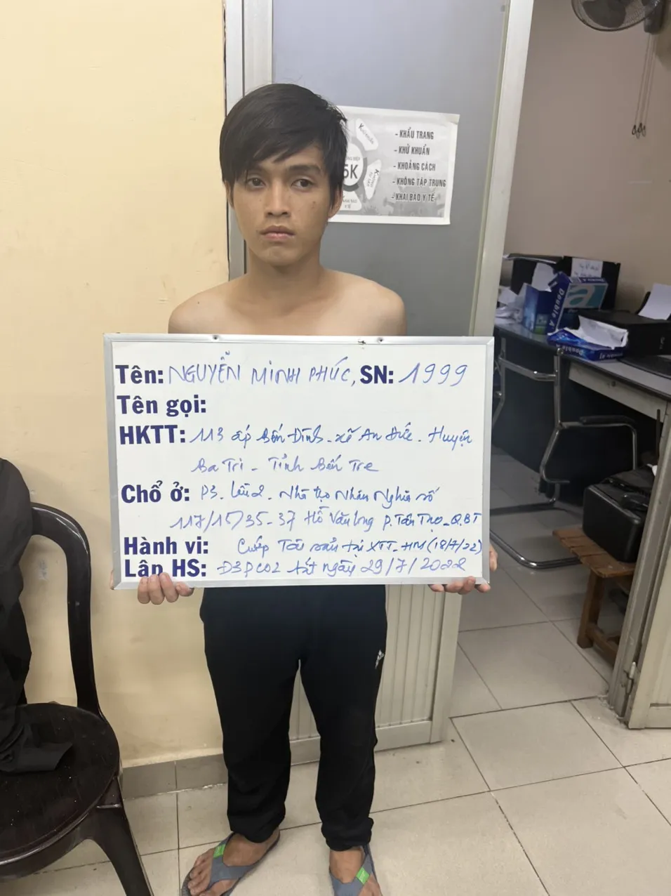 Bắt tên cướp tài sản tài xế taxi, một đồng phạm nhảy sông chết đuối ảnh 1