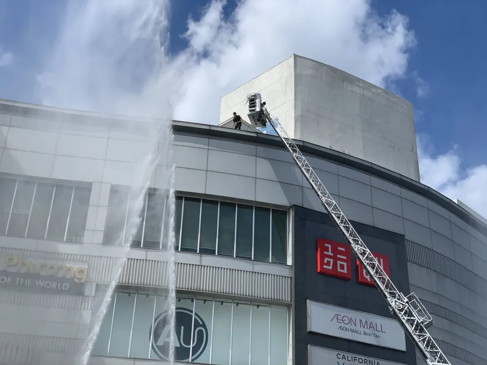 2.300 người tham gia diễn tập chữa cháy ở trung tâm thương mại ảnh 2