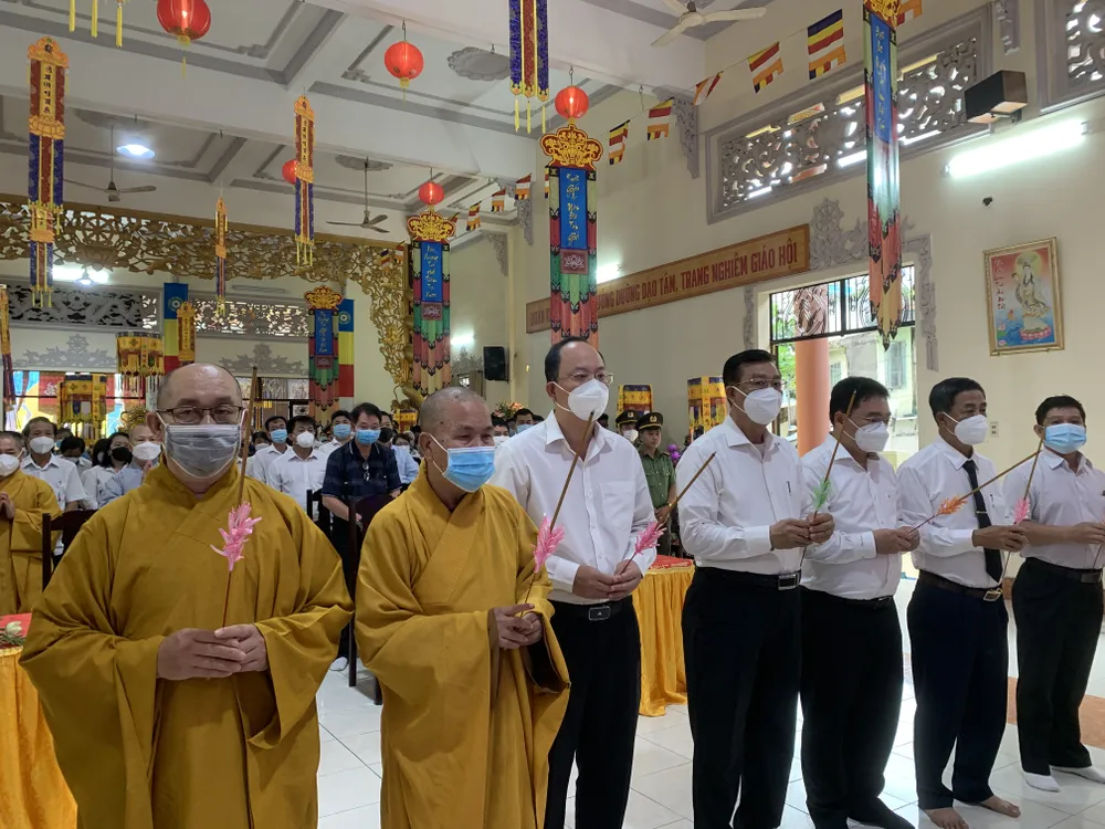 Quận 11 tưởng niệm đồng bào tử vong, cán bộ chiến sĩ hy sinh trong đại dịch Covid-19 ảnh 4