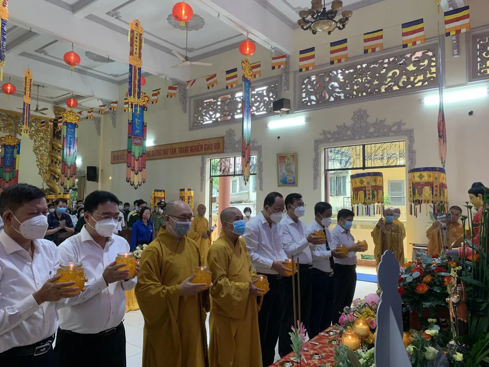 Quận 11 tưởng niệm đồng bào tử vong, cán bộ chiến sĩ hy sinh trong đại dịch Covid-19 ảnh 5