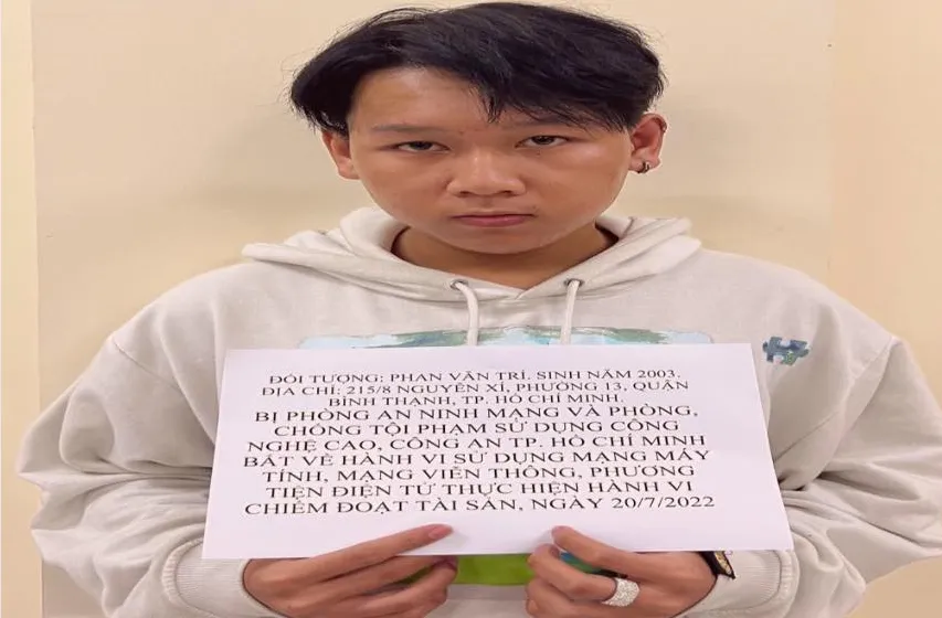 Sử dụng tài khoản facebook của diễn viên để nhắn tin mượn tiền rồi chiếm đoạt ảnh 1