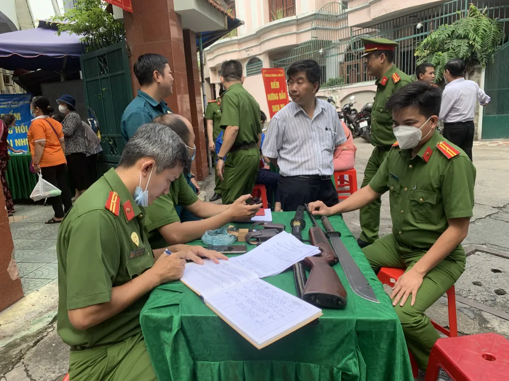 Khen thưởng người dân tham gia bảo vệ an ninh Tổ quốc ảnh 1