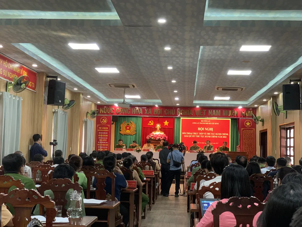 Công an TPHCM hứa tiếp thu kiến nghị “không thu sổ hộ khẩu” ảnh 3