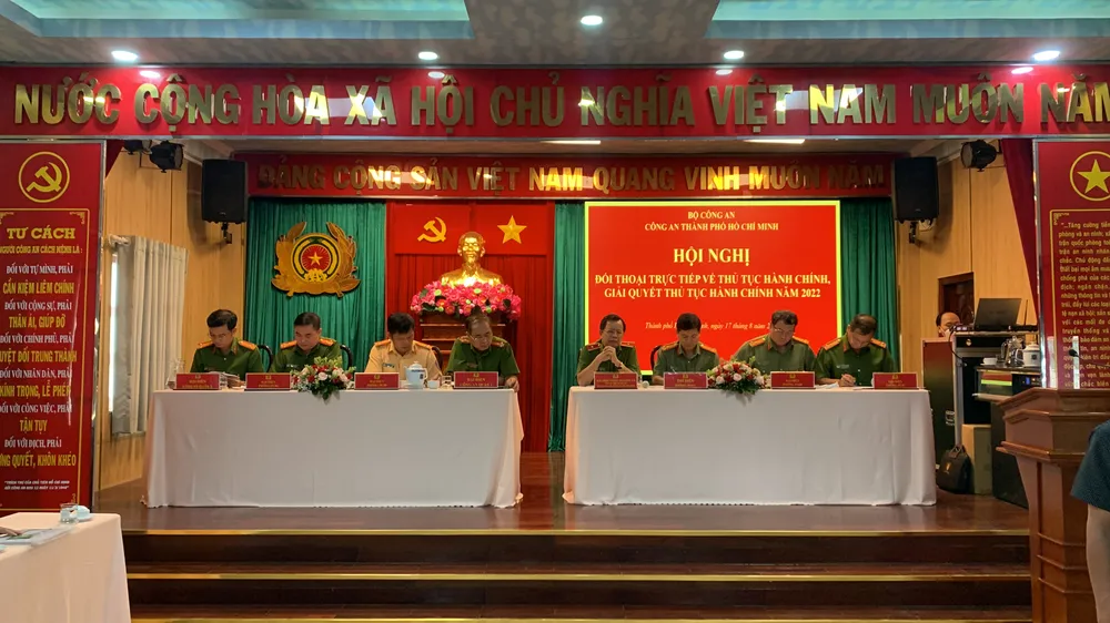 Công an TPHCM hứa tiếp thu kiến nghị “không thu sổ hộ khẩu” ảnh 2