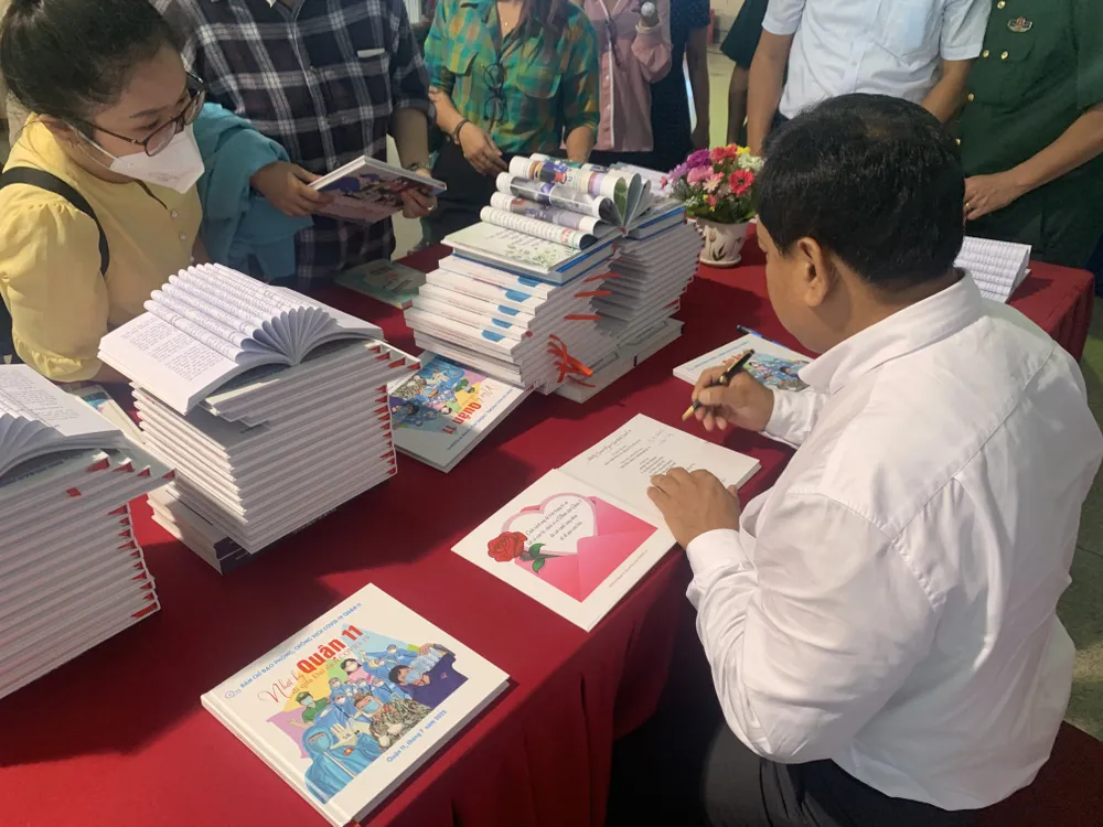 Ra mắt sách ảnh “Nhật ký quận 11 đi qua đại dịch Covid-19” ảnh 3