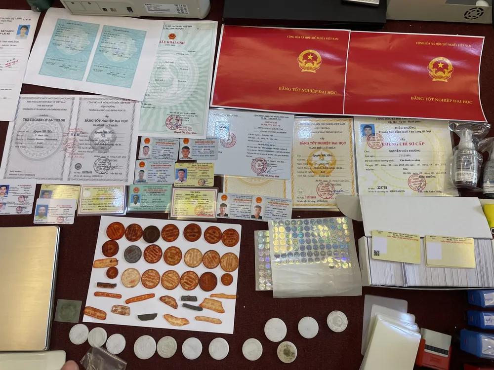 Triệt phá đường dây sản xuất, mua bán văn bằng, chứng chỉ giả qua mạng cực khủng  ảnh 5