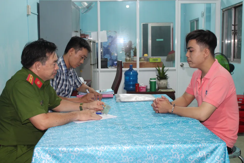 Giả giọng nữ đặt hàng online, hiếp dâm, cướp tài sản các cô gái giao hàng ảnh 1