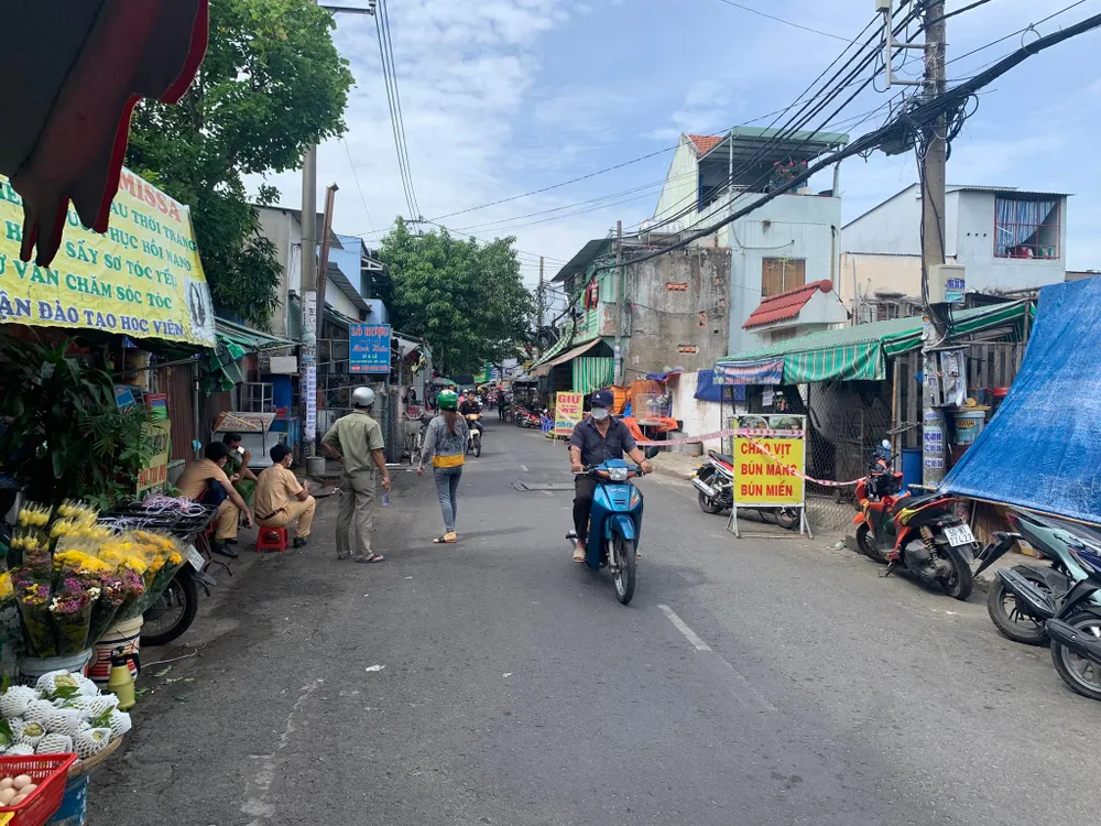 Nghi phạm đâm chết người đàn ông ở TPHCM ra đầu thú ảnh 1