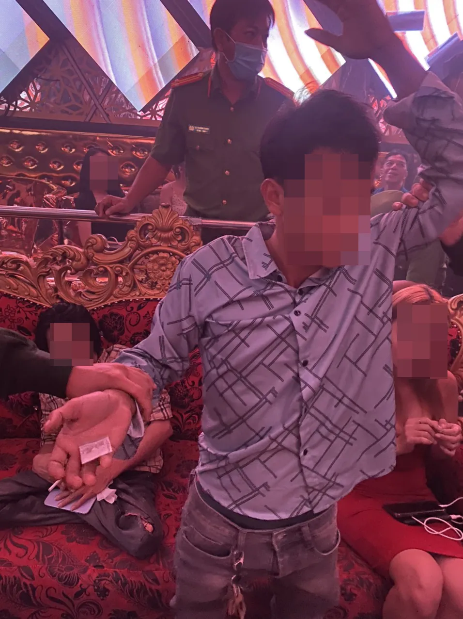 Phát hiện 25 người dương tính ma túy trong bar Dubai 9 ảnh 1