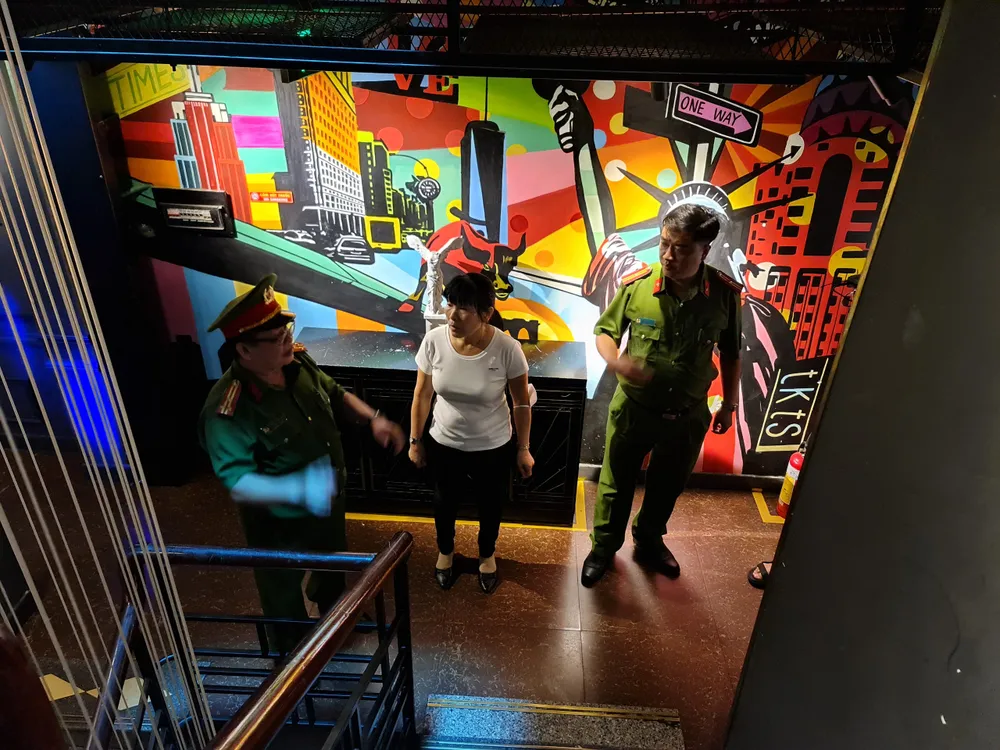 Phát hiện nhiều lỗi về an toàn cháy nổ ở quán bar, karaoke ảnh 1