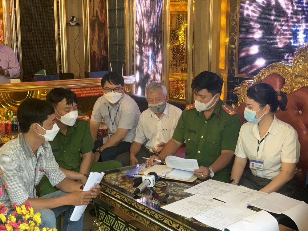 Phát hiện nhiều lỗi về an toàn cháy nổ ở quán bar, karaoke ảnh 4