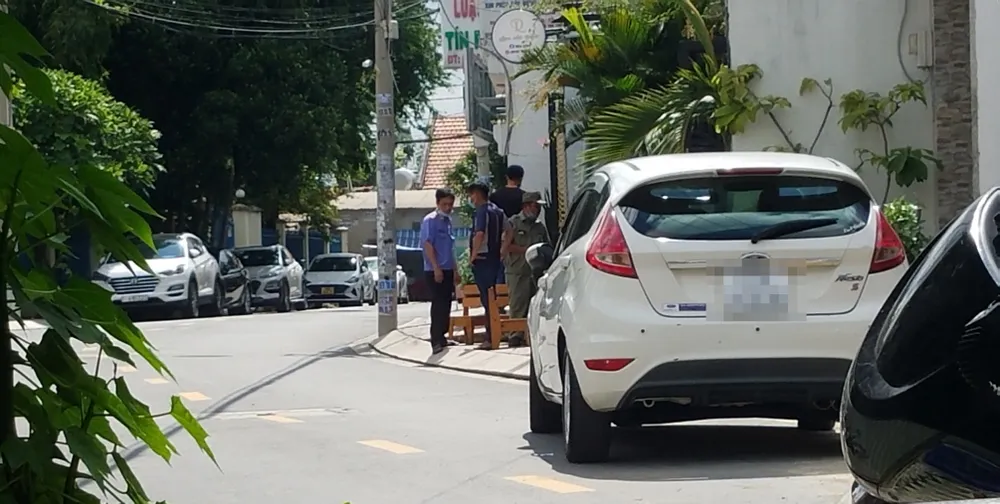 Người đàn ông tử vong trong tư thế treo cổ ở quán nước ảnh 1