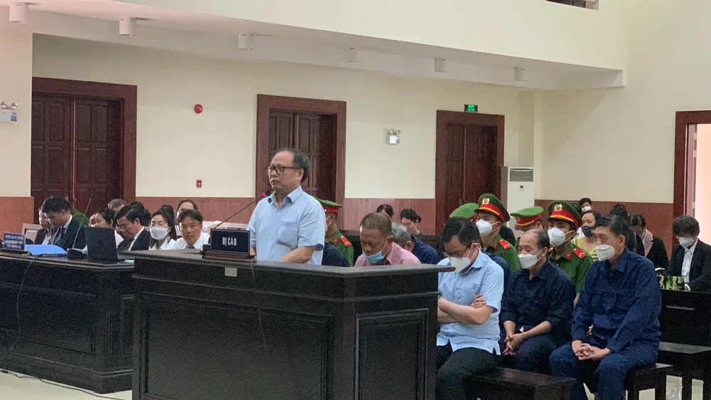 Dời lịch xét xử vụ sai phạm trong chuyển nhượng 32ha đất tại xã Phước Kiển  ảnh 3