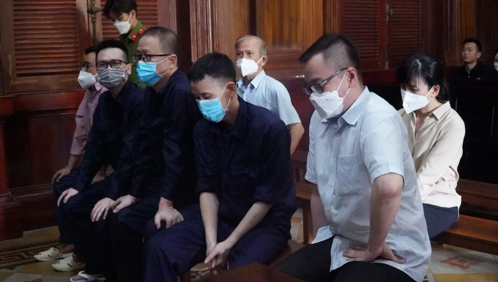 Bị cáo Tề Trí Dũng lãnh thêm 12 năm tù vì bán rẻ đất tái định cư ảnh 1