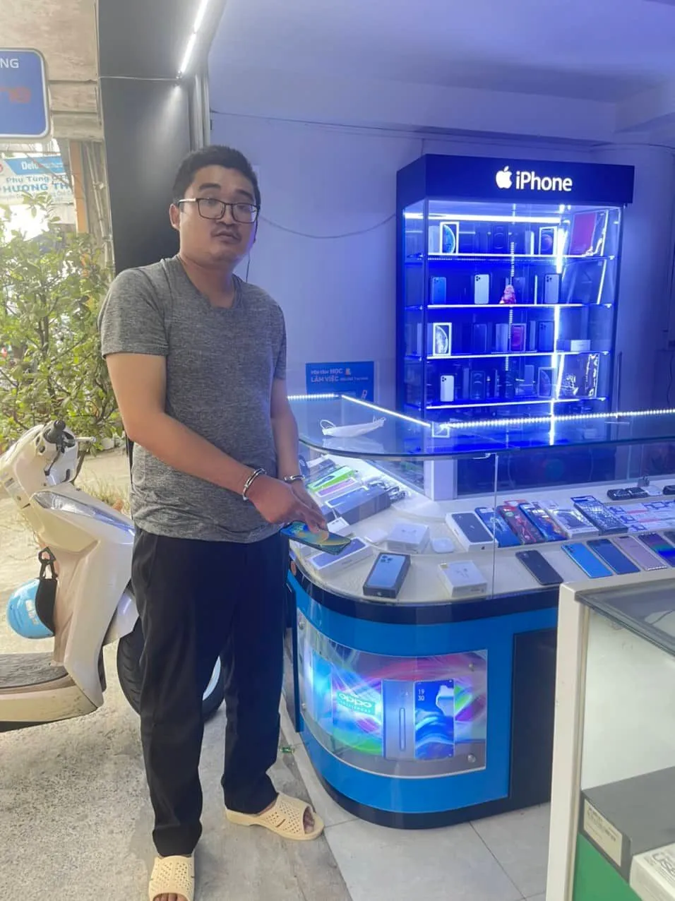 Nam thanh niên dụ bạn tình đồng tính vào khách sạn “vui vẻ” rồi cướp tài sản ở TPHCM ảnh 1