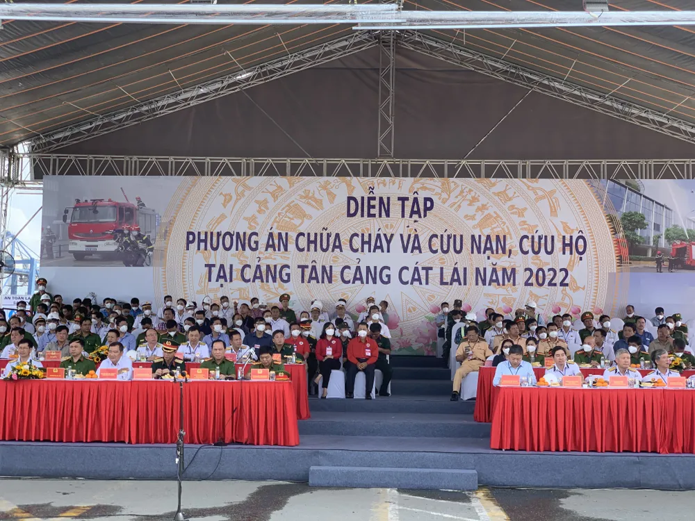 Gần 1.900 người tham gia diễn tập chữa cháy ở Tân Cảng Cát Lái ảnh 1