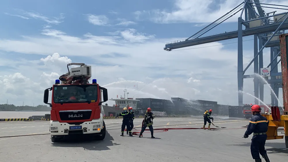 Gần 1.900 người tham gia diễn tập chữa cháy ở Tân Cảng Cát Lái ảnh 8
