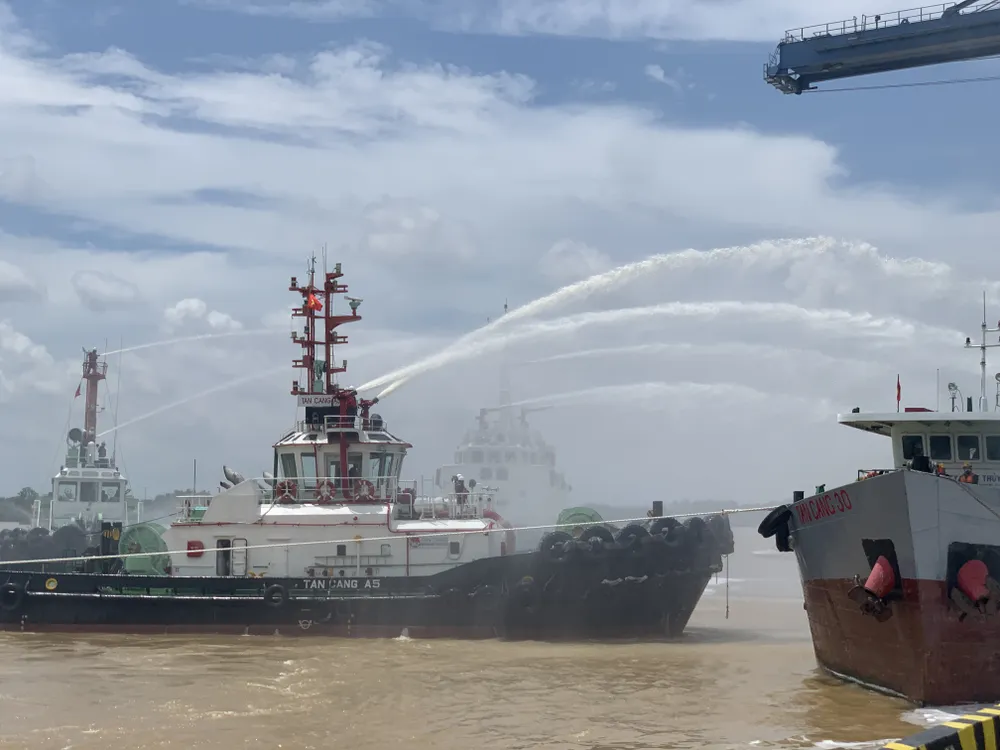 Gần 1.900 người tham gia diễn tập chữa cháy ở Tân Cảng Cát Lái ảnh 14