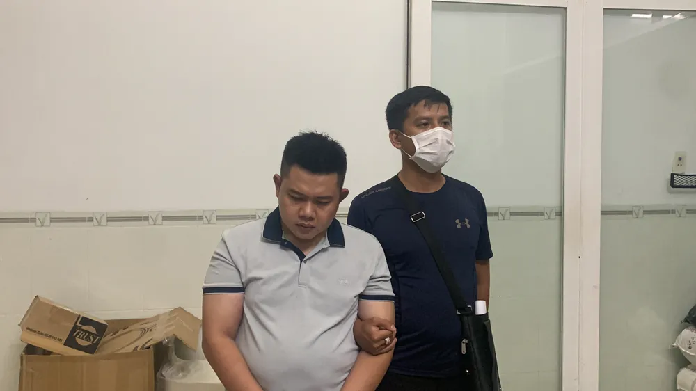 Xuyên đêm khám xét nhiều nơi liên quan đường dây mạo danh ngân hàng để lừa đảo ảnh 10