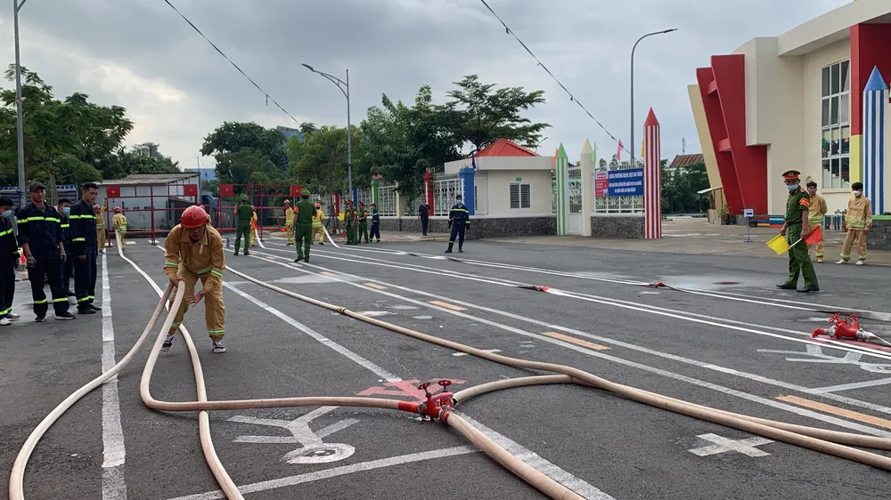 28 đội tham dự PCCC ở huyện Hóc Môn ảnh 4