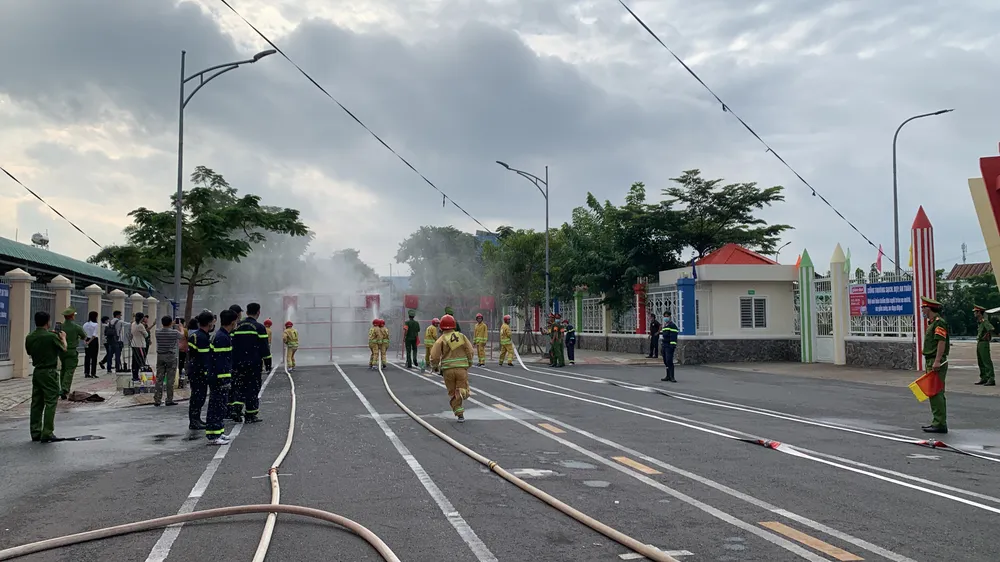 28 đội tham dự PCCC ở huyện Hóc Môn ảnh 3