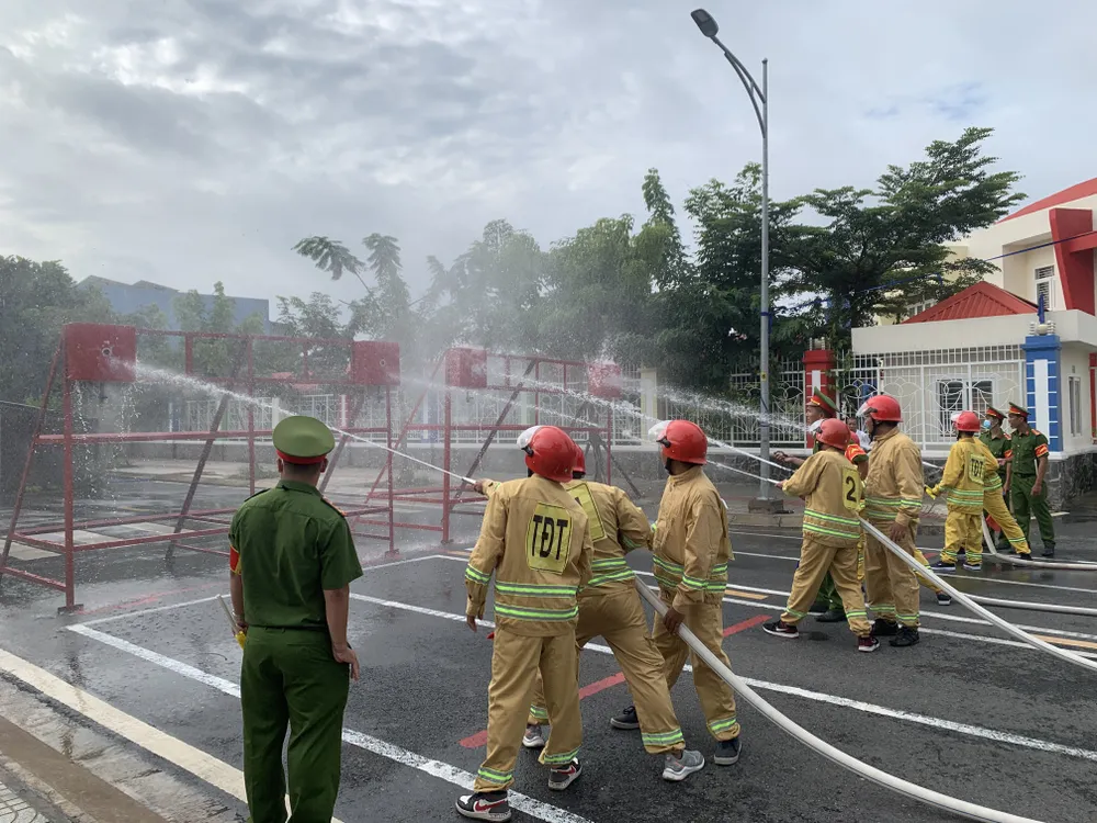 28 đội tham dự PCCC ở huyện Hóc Môn ảnh 5