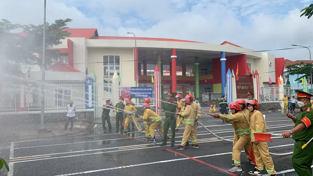 28 đội tham dự PCCC ở huyện Hóc Môn ảnh 6