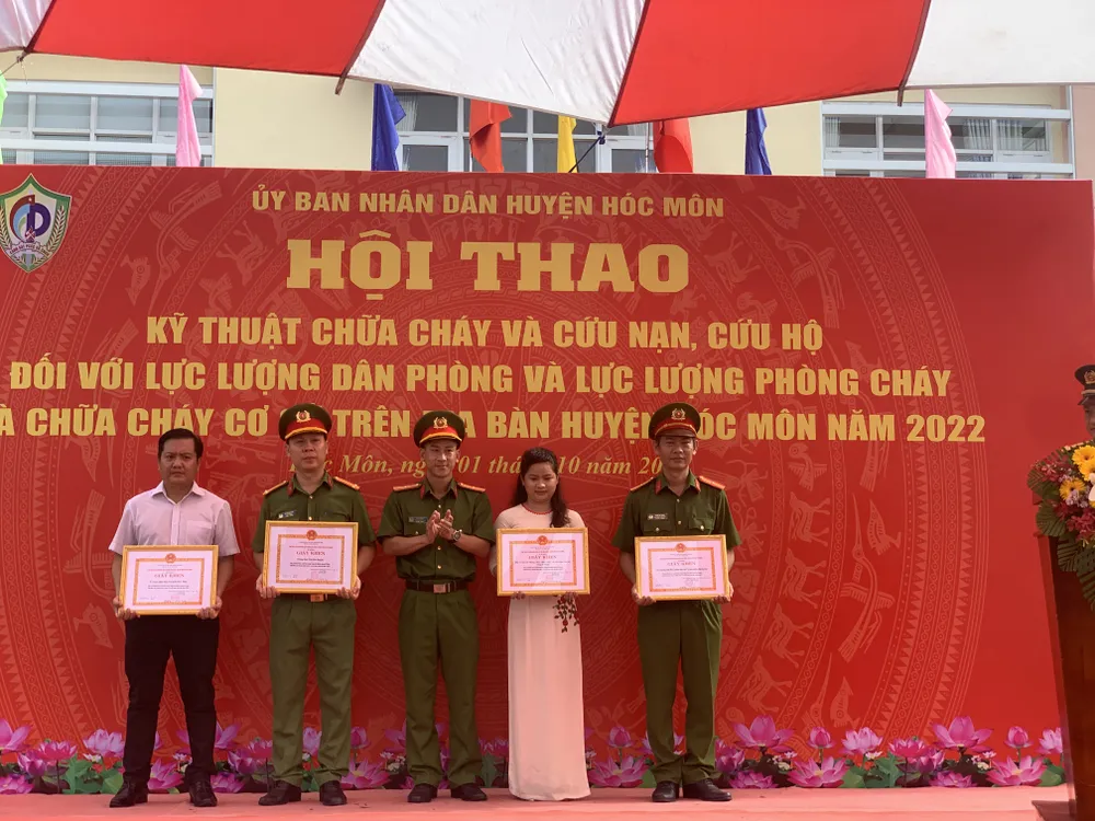 28 đội tham dự PCCC ở huyện Hóc Môn ảnh 8