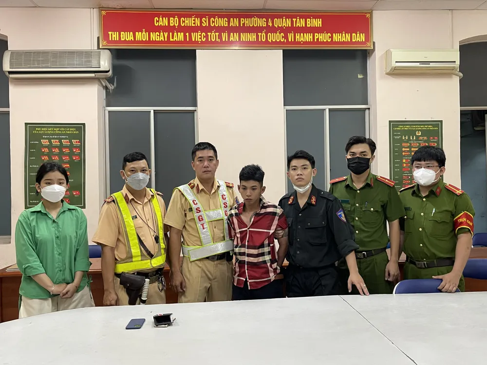 CSGT TPHCM lần theo định vị bắt kẻ cướp giật ảnh 1