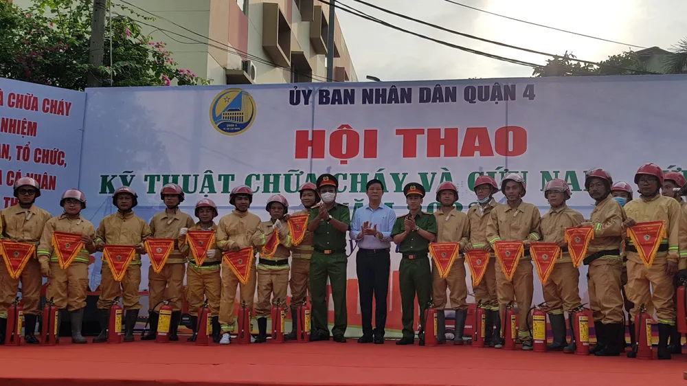 Tuyên dương 61 cán bộ chiến sĩ cảnh sát PCCC TPHCM có thành tích xuất sắc ảnh 3