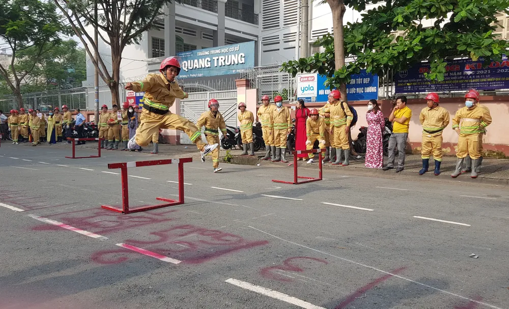 Tuyên dương 61 cán bộ chiến sĩ cảnh sát PCCC TPHCM có thành tích xuất sắc ảnh 5