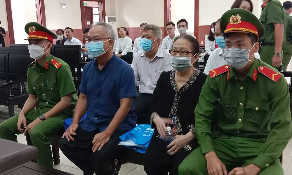 Tạm dừng phiên xét xử bị cáo Dương Thị Bạch Diệp vì sức khỏe chủ tọa không đảm bảo ảnh 2