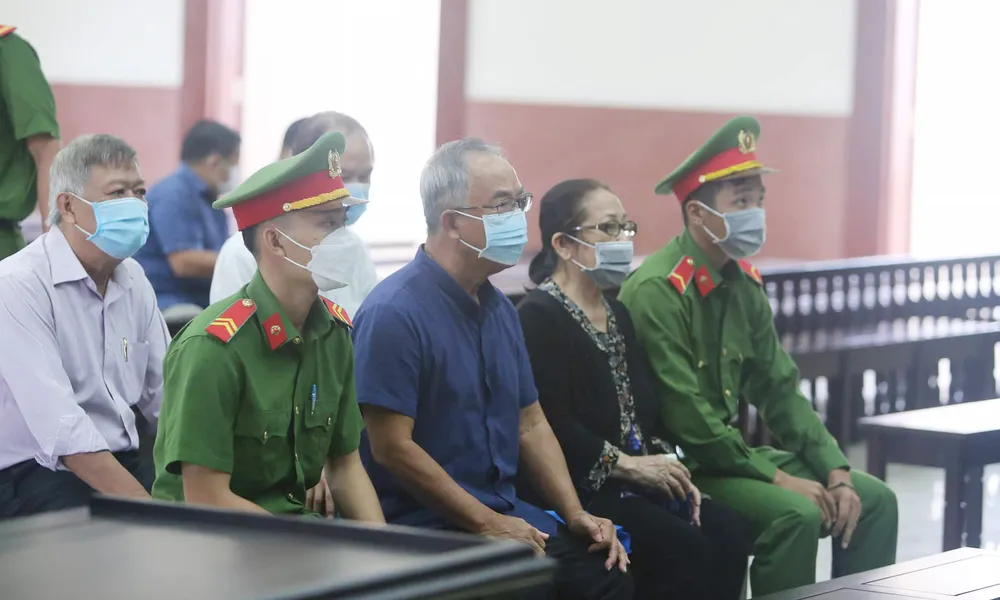 Hai bị cáo kêu oan trong vụ phúc thẩm hoán đổi nhà đất 185 Hai Bà Trưng ảnh 2