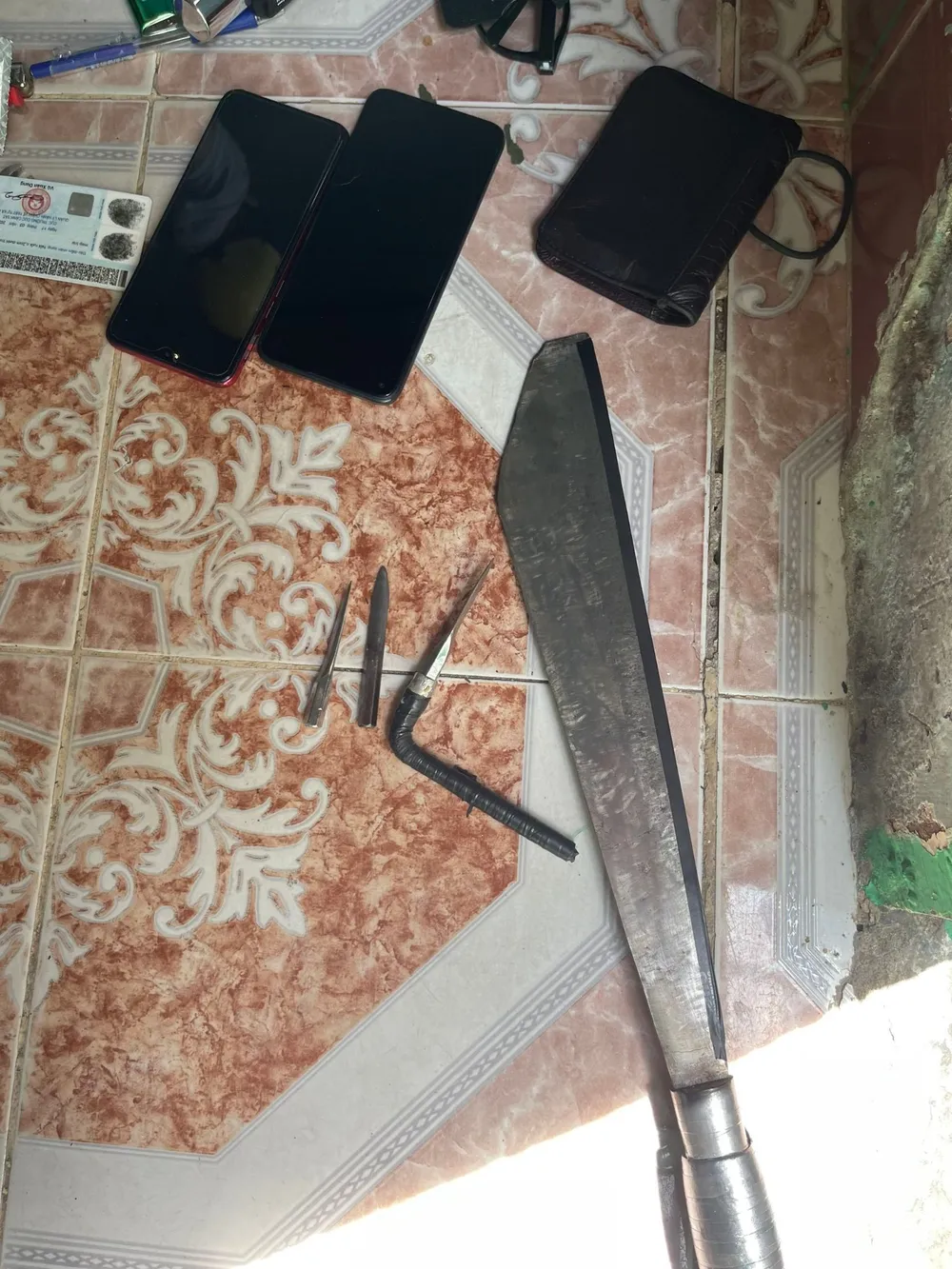 Băng nhóm chuyên trộm cắp tại các cửa hàng tiện lợi ở TPHCM bị bắt ảnh 2