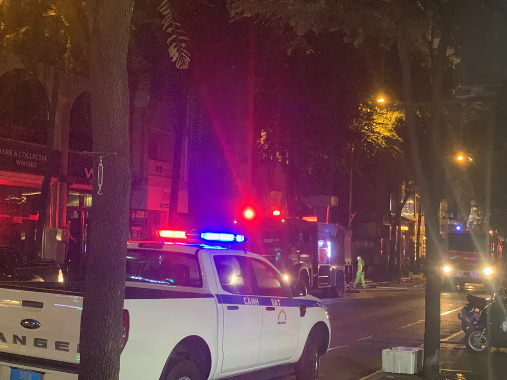 Cháy nhà nhiều tầng ở trung tâm quận 1 ảnh 2