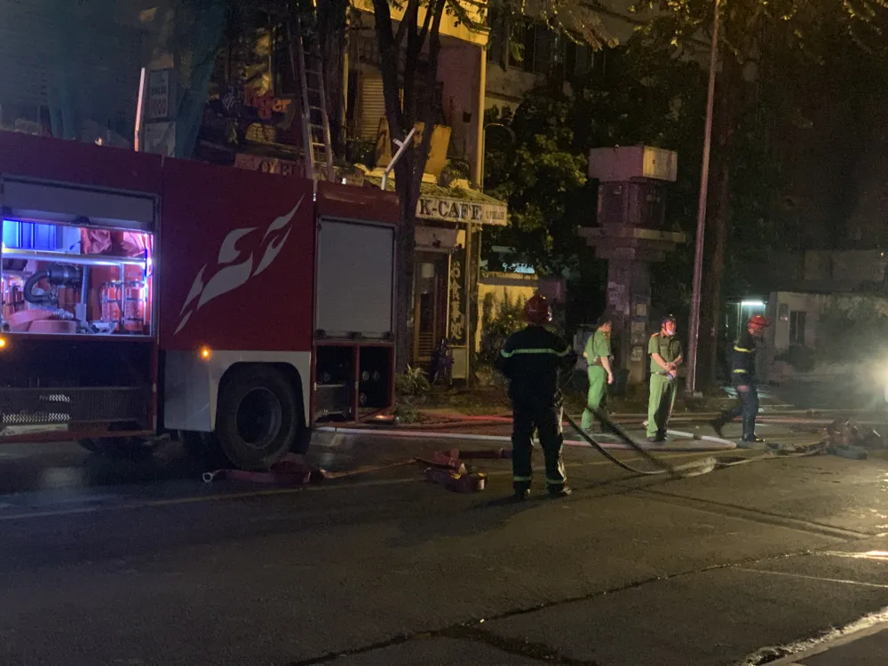 Cháy nhà nhiều tầng ở trung tâm quận 1 ảnh 3