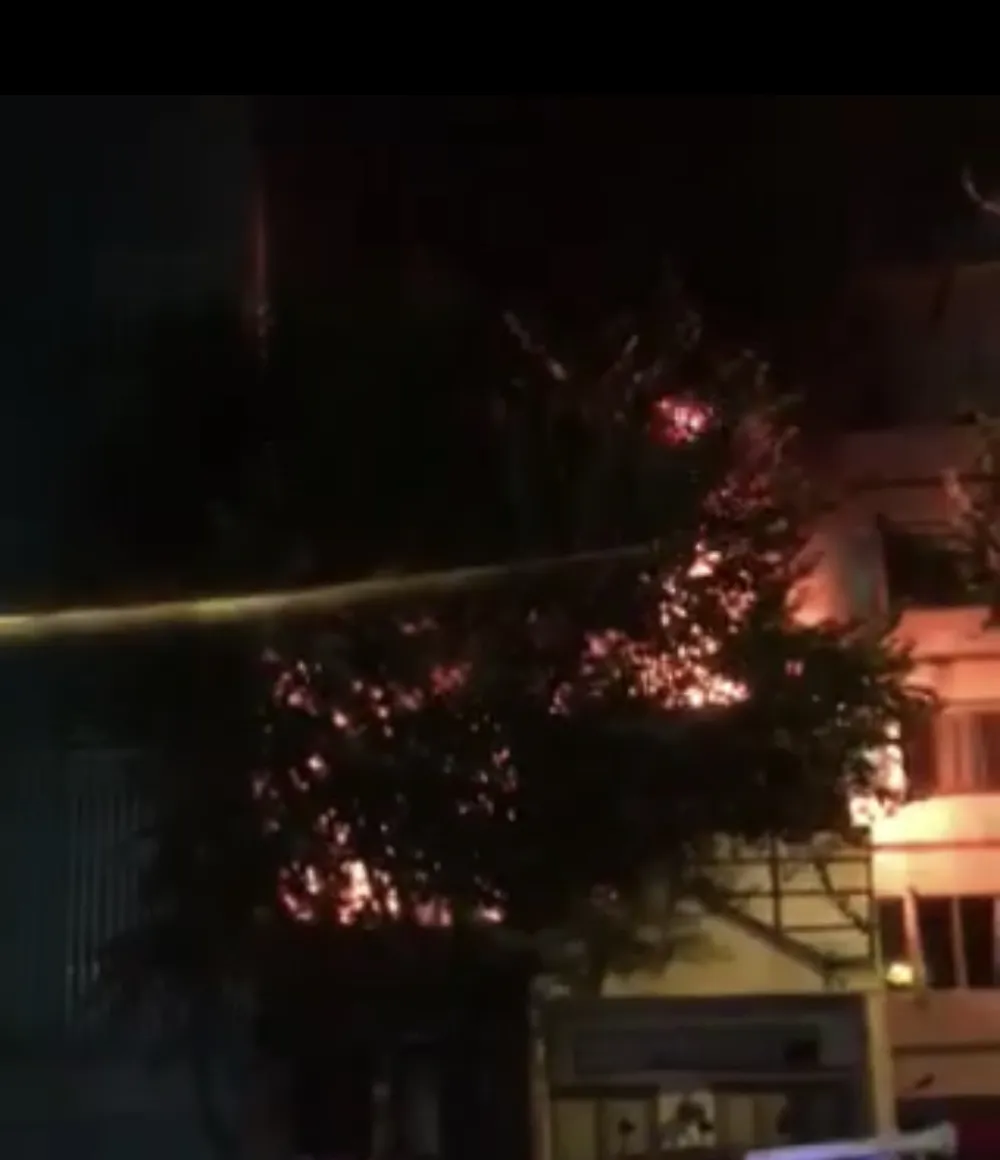 Cháy nhà nhiều tầng ở trung tâm quận 1 ảnh 1