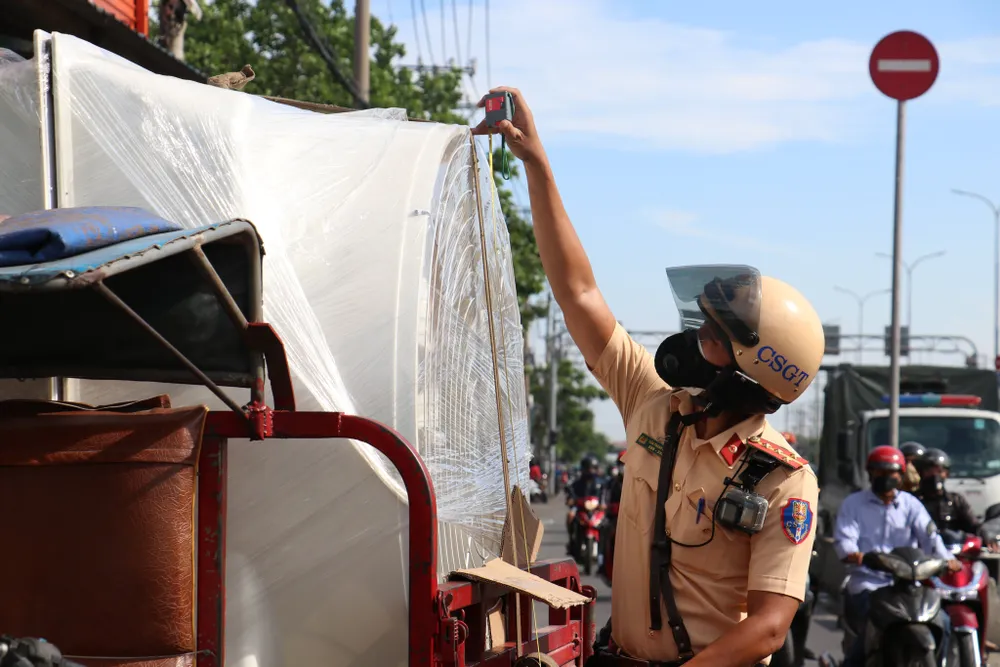 TPHCM: Tạm giữ 103 xe 3 bánh và xe thô sơ  ảnh 2