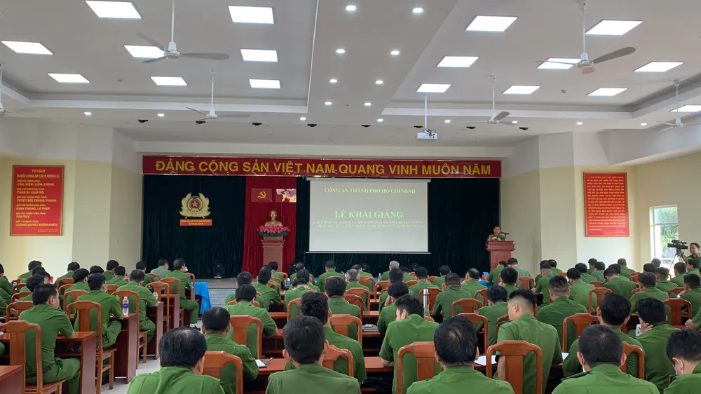 TPHCM: Tập huấn nghiệp vụ PCCC-CNCH cho 3.221 cán bộ, chiến sĩ công an xã ảnh 1