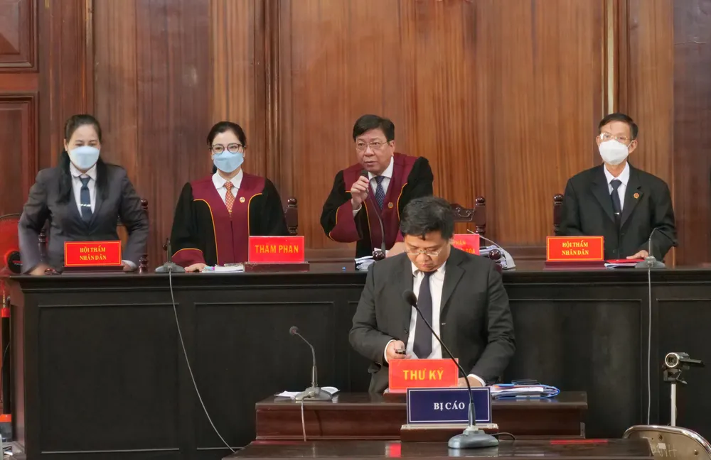 Bị cáo Tất Thành Cang nhận thêm 6 năm tù vụ bán rẻ đất dự án Phước Kiển, dự án Ven Sông ảnh 2