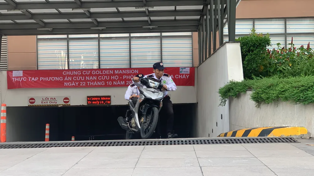 Hơn 1.000 người tham gia diễn tập chữa cháy ở chung cư Golden Mansion ảnh 3