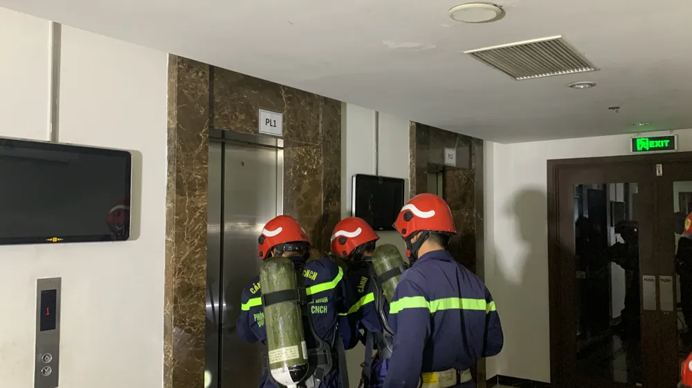 Hơn 1.000 người tham gia diễn tập chữa cháy ở chung cư Golden Mansion ảnh 6