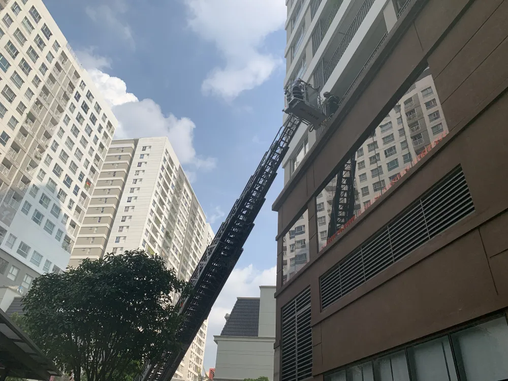 Hơn 1.000 người tham gia diễn tập chữa cháy ở chung cư Golden Mansion ảnh 9