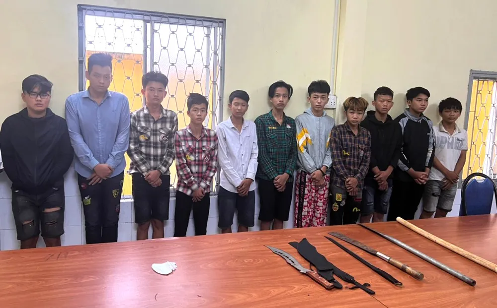 Bắt nhóm đối tượng thuê ô tô đi chém người ảnh 1