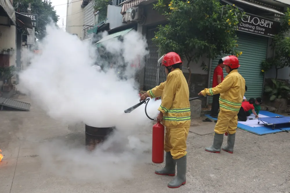 Phường đầu tiên ở TPHCM hoàn tất xây dựng tổ liên gia an toàn PCCC ảnh 8