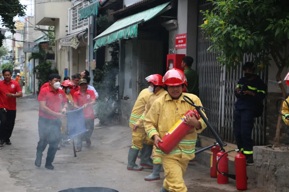 Phường đầu tiên ở TPHCM hoàn tất xây dựng tổ liên gia an toàn PCCC ảnh 7