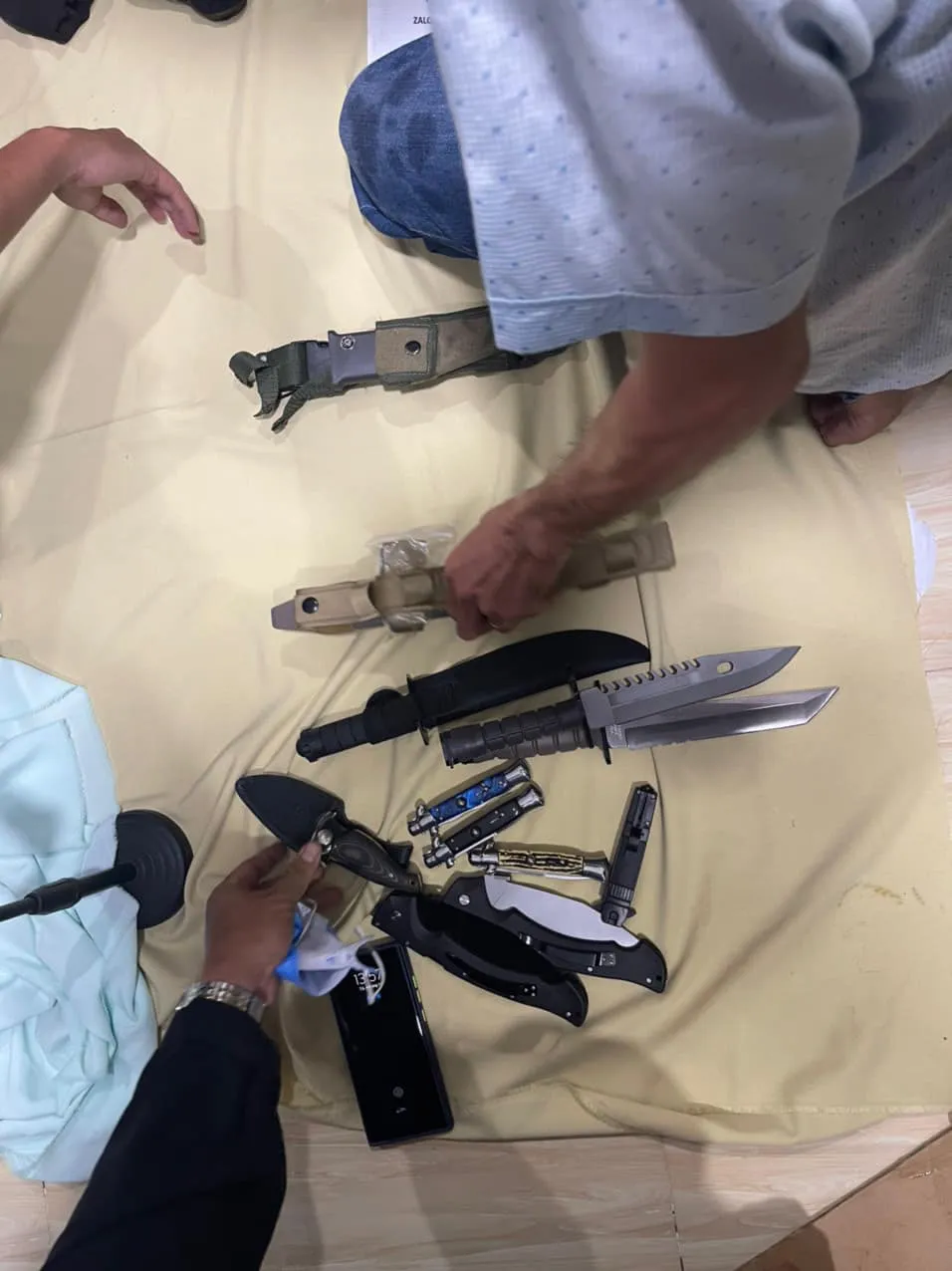 Triệt phá đường dây mua bán vũ khí qua mạng ảnh 2