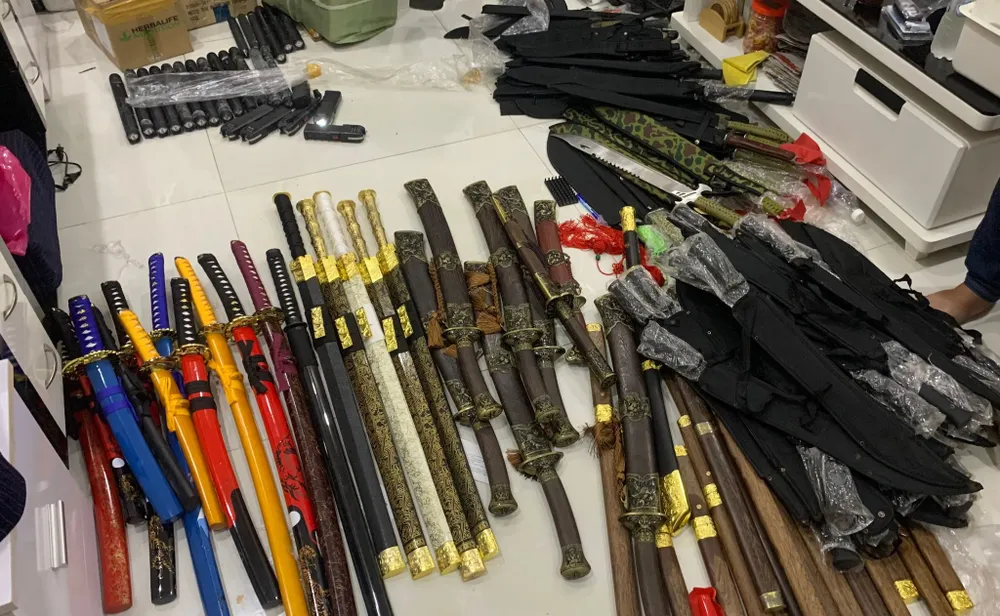 Công an TPHCM triệt phá đường dây "khủng" buôn bán vũ khí, vật liệu nổ  ảnh 2