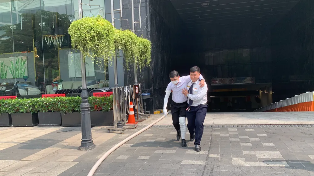 Hơn 500 người tham gia diễn tập chữa cháy ở tòa nhà Times Square ảnh 9